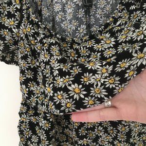 Daisy off shoulder crop top forever 21 medium
